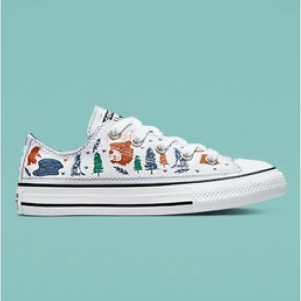 Converse Kids' camp print low tops kids size 5 women’s 7